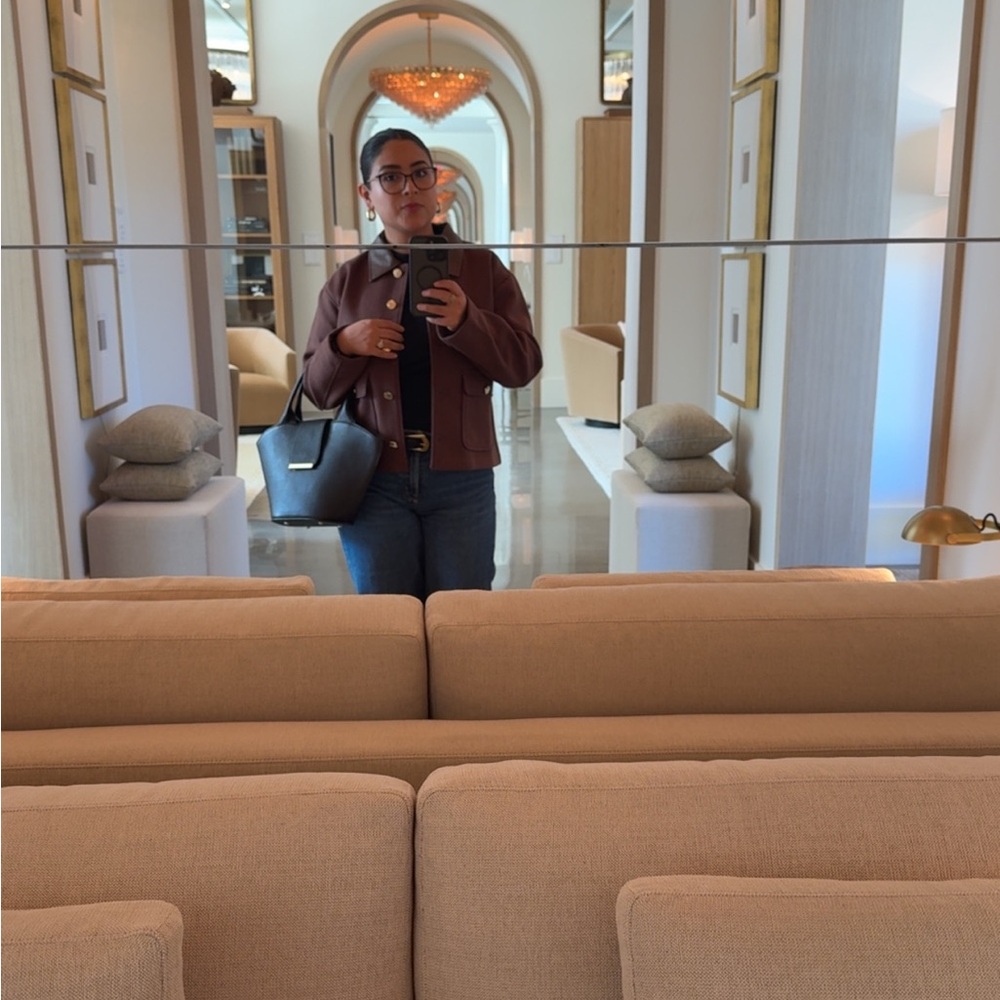 Meet your Posher, Isabel